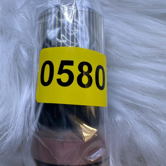 🩵3/$10 Revolution Conceal & Glow Foundation - Warm Tan - Picture 7 of 7